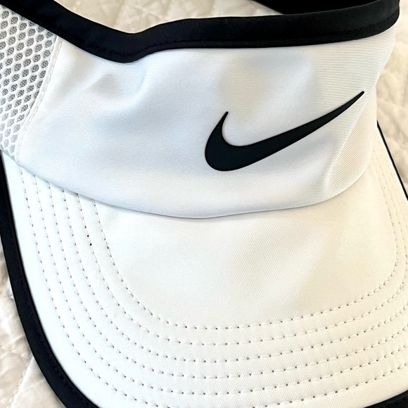 Nike Dri-Fit Featherlight Aerobill Visor Hat White Golf Running Tennis Adult OS - Picture 6 of 10